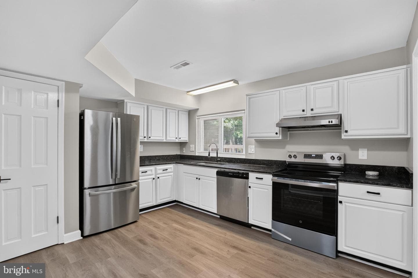 2421 York Court photo 11