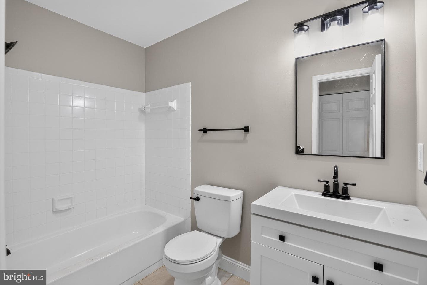2421 York Court photo 20