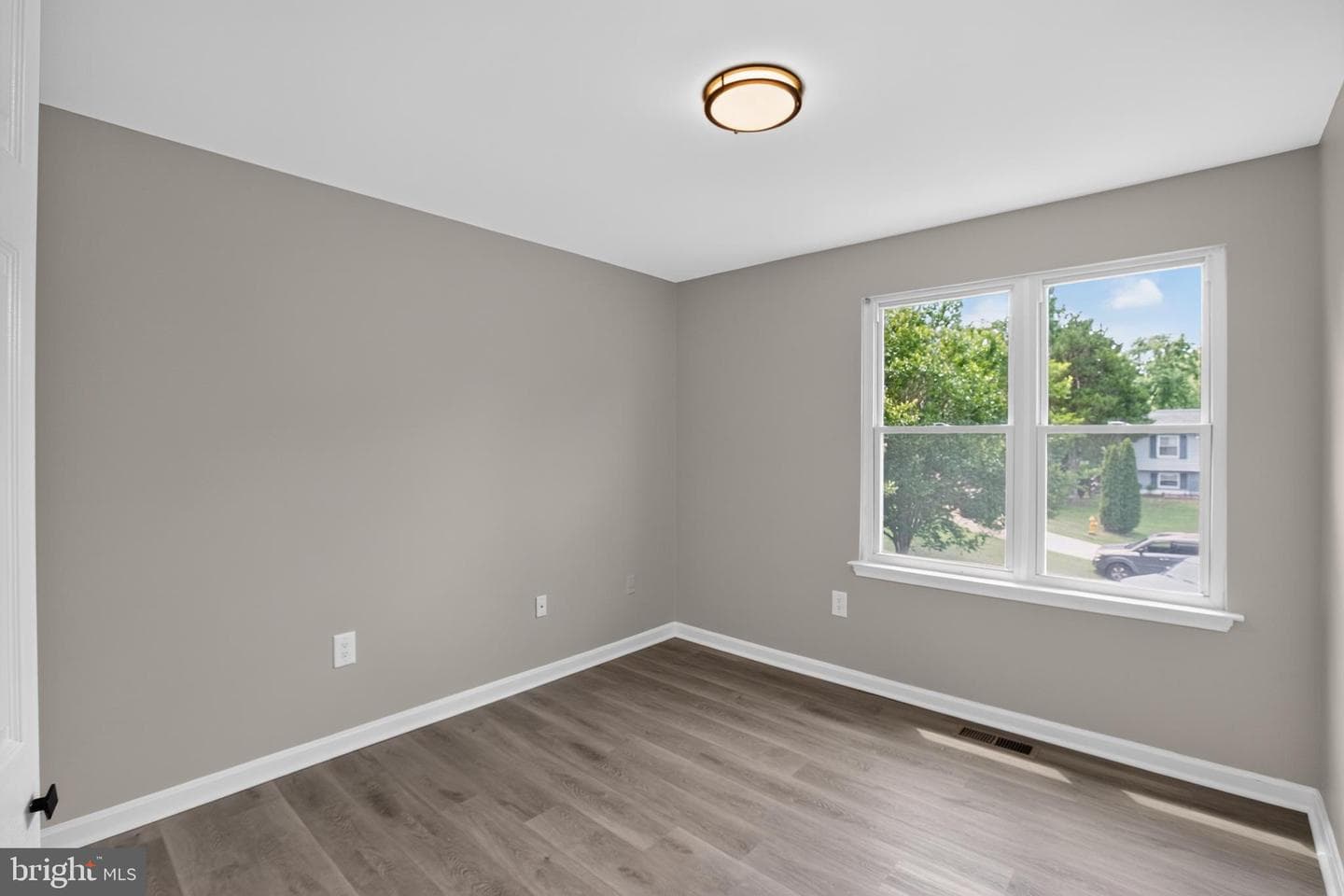 2421 York Court photo 24