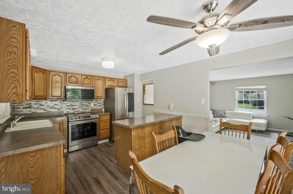 2300 Valley Oak Court photo 9