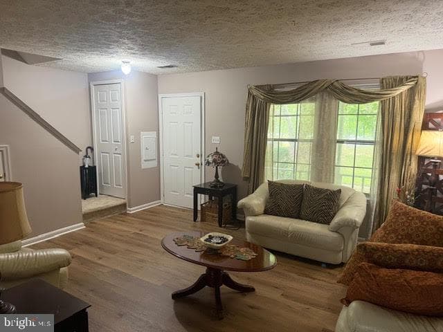 6207 Deerwood Court photo 3