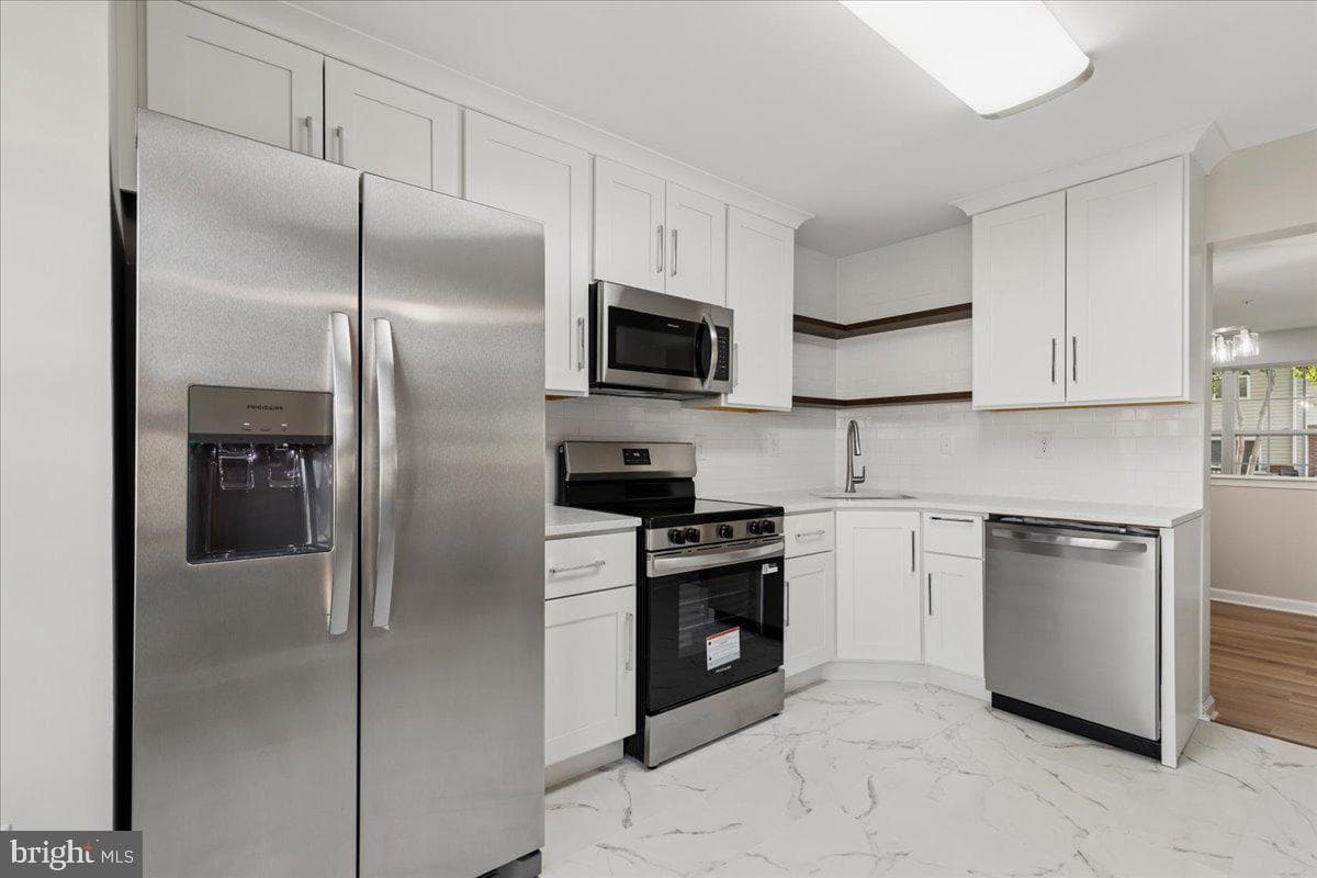 2577 Bolinbrook Court photo 3