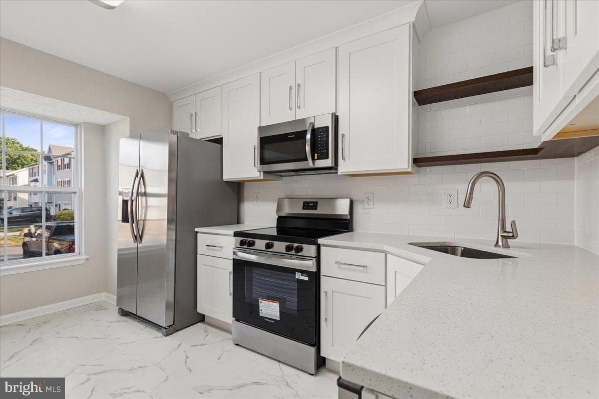 2577 Bolinbrook Court photo 5
