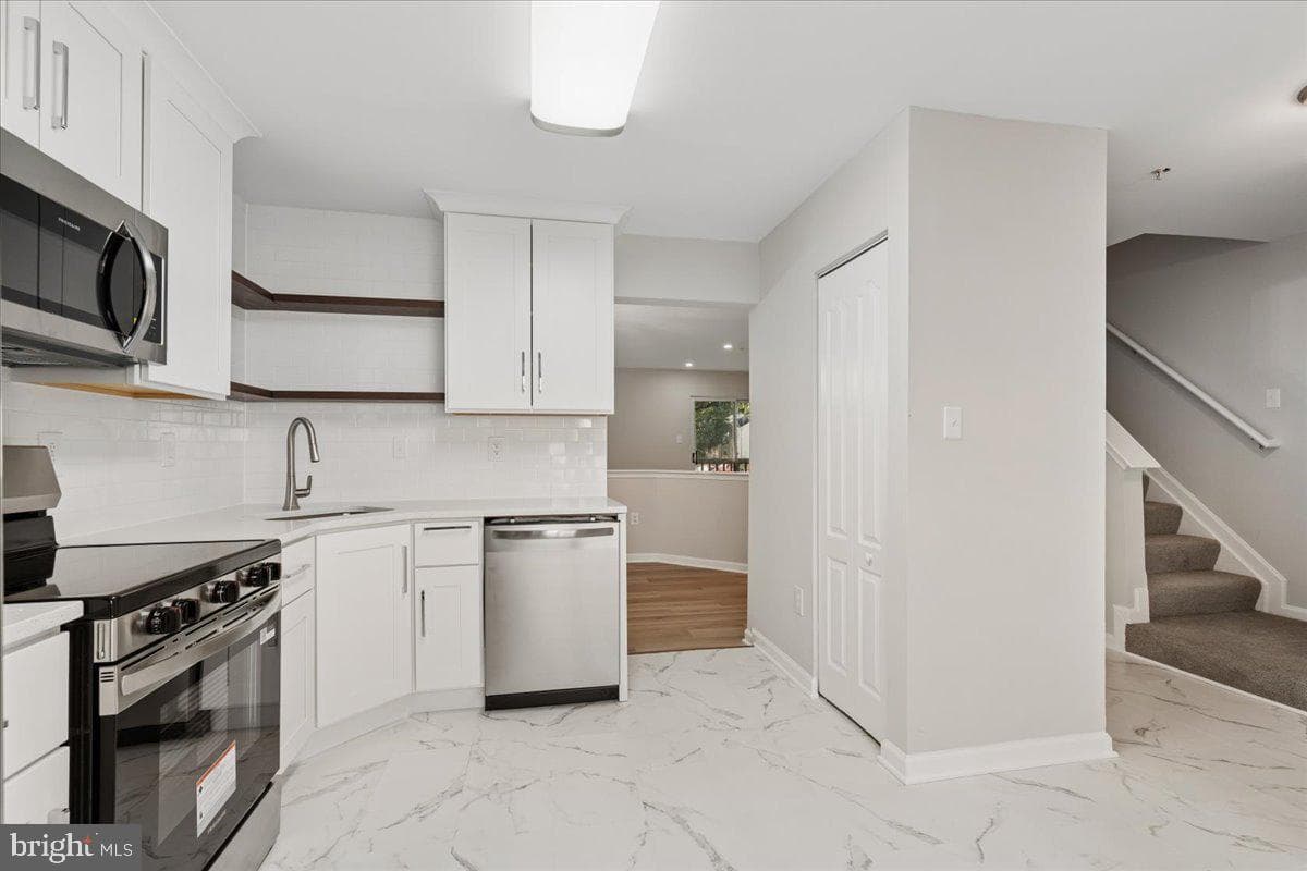 2577 Bolinbrook Court photo 7