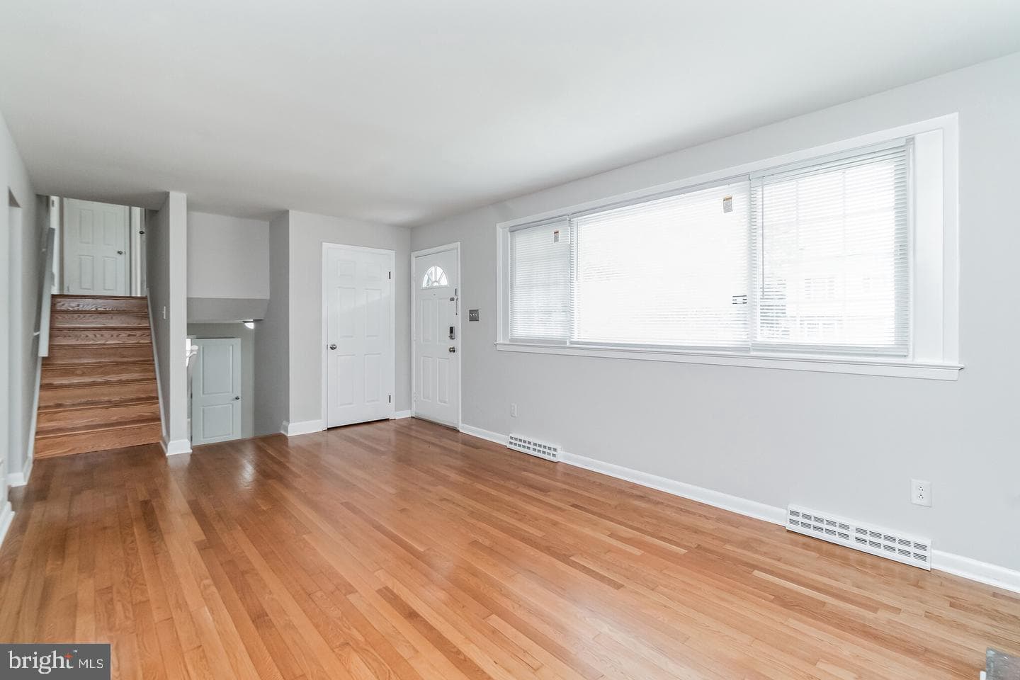 5 Maple Street photo 3