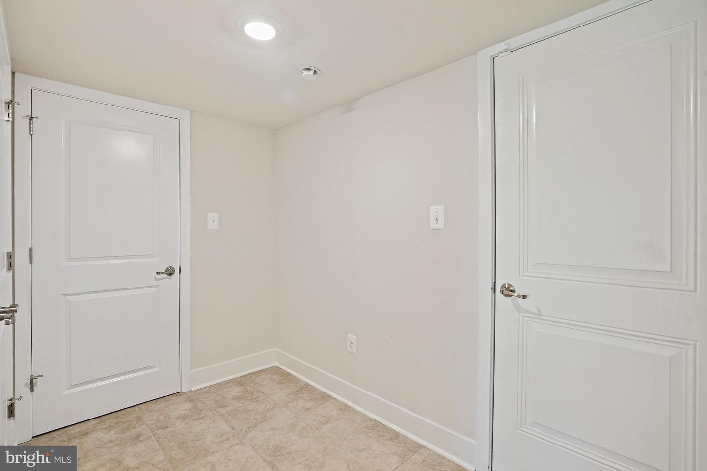 3057 Perthshire Place photo 34