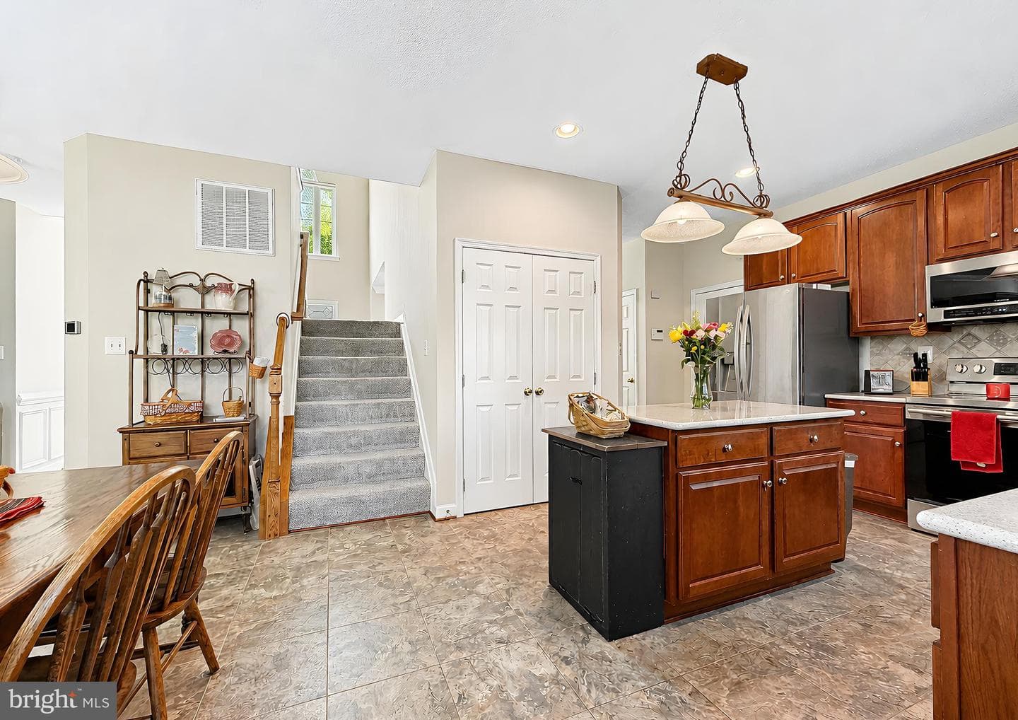 1002 Canterbury Lane photo 23