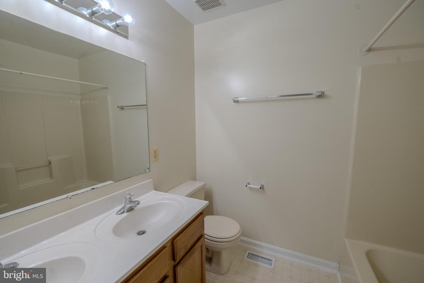 2607 Enterprise Place photo 14