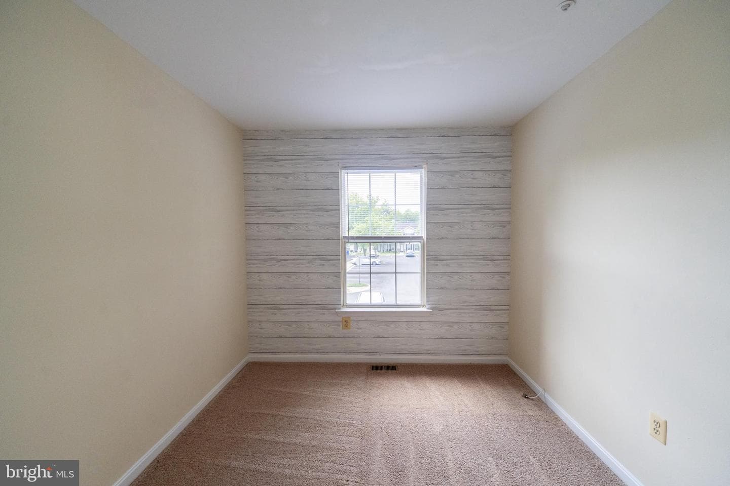 2607 Enterprise Place photo 16