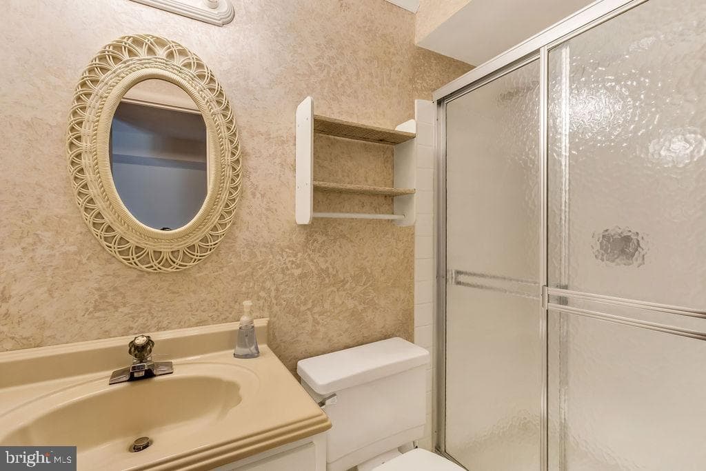 810 Kenyon Avenue photo 23