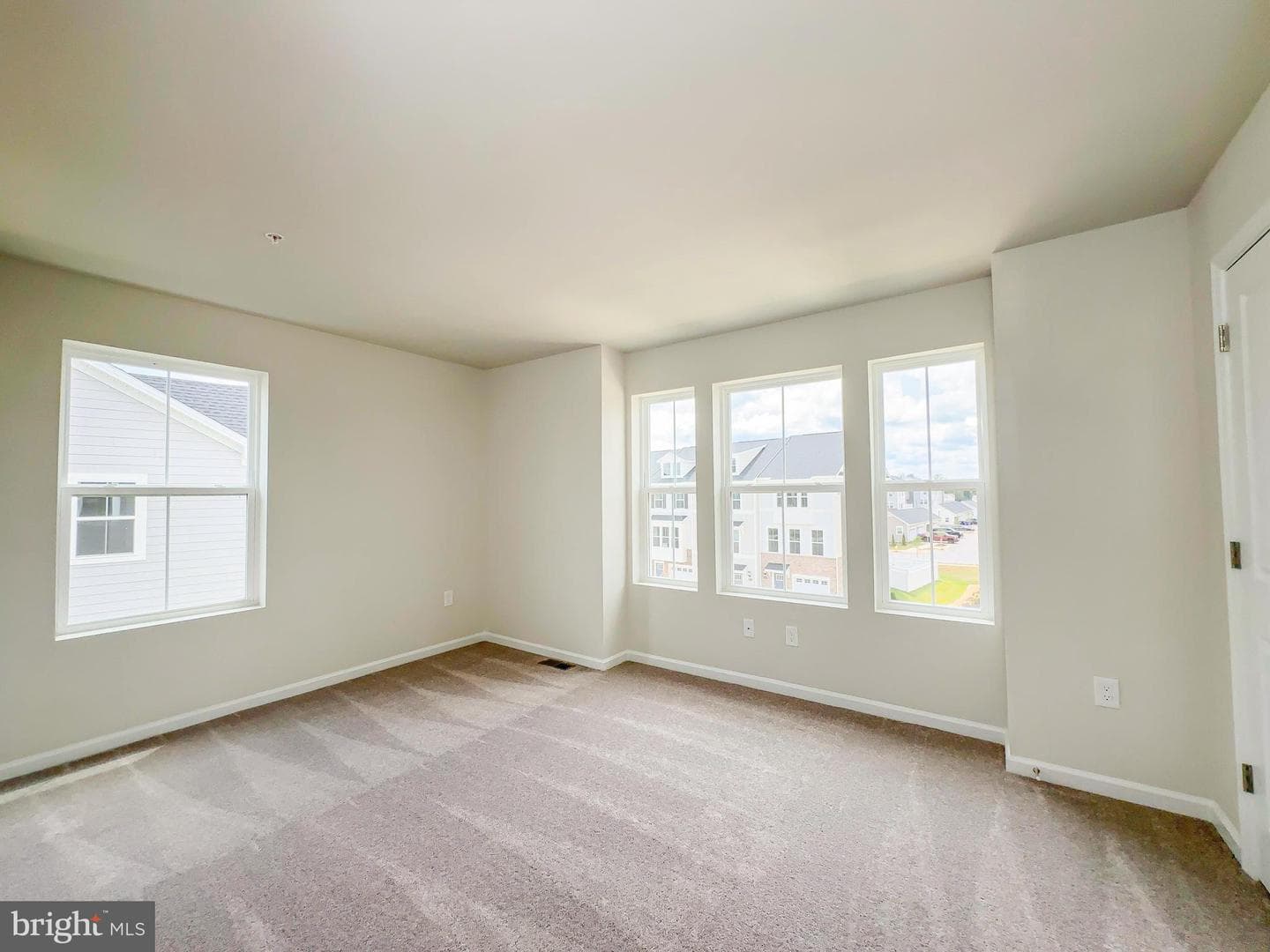 5568 Marksburg Pl photo 12
