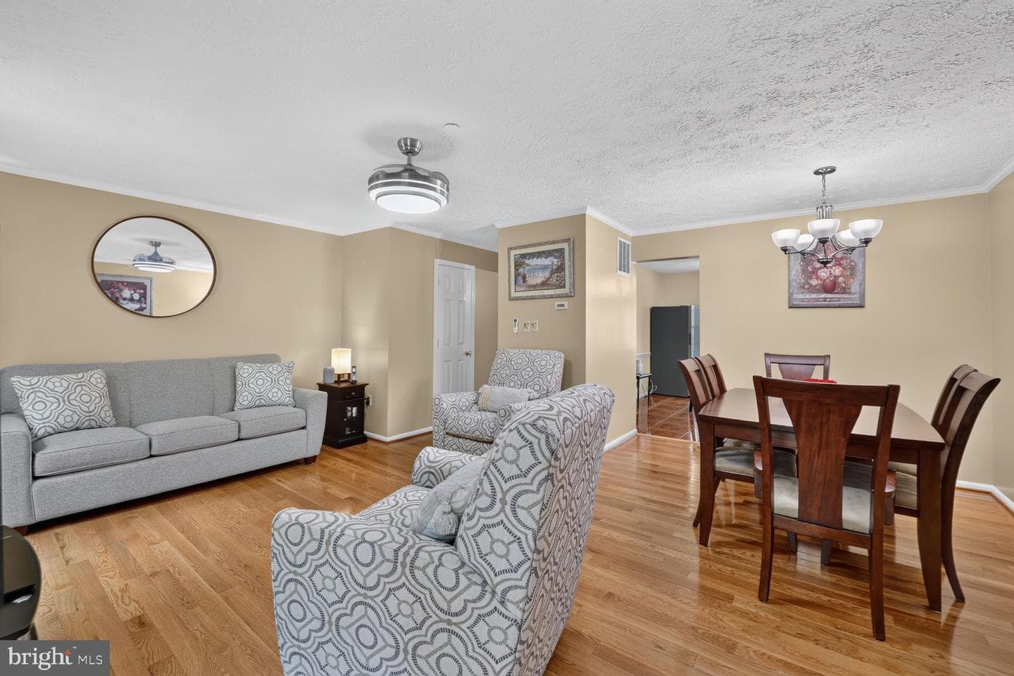2526 Regal Place photo 6