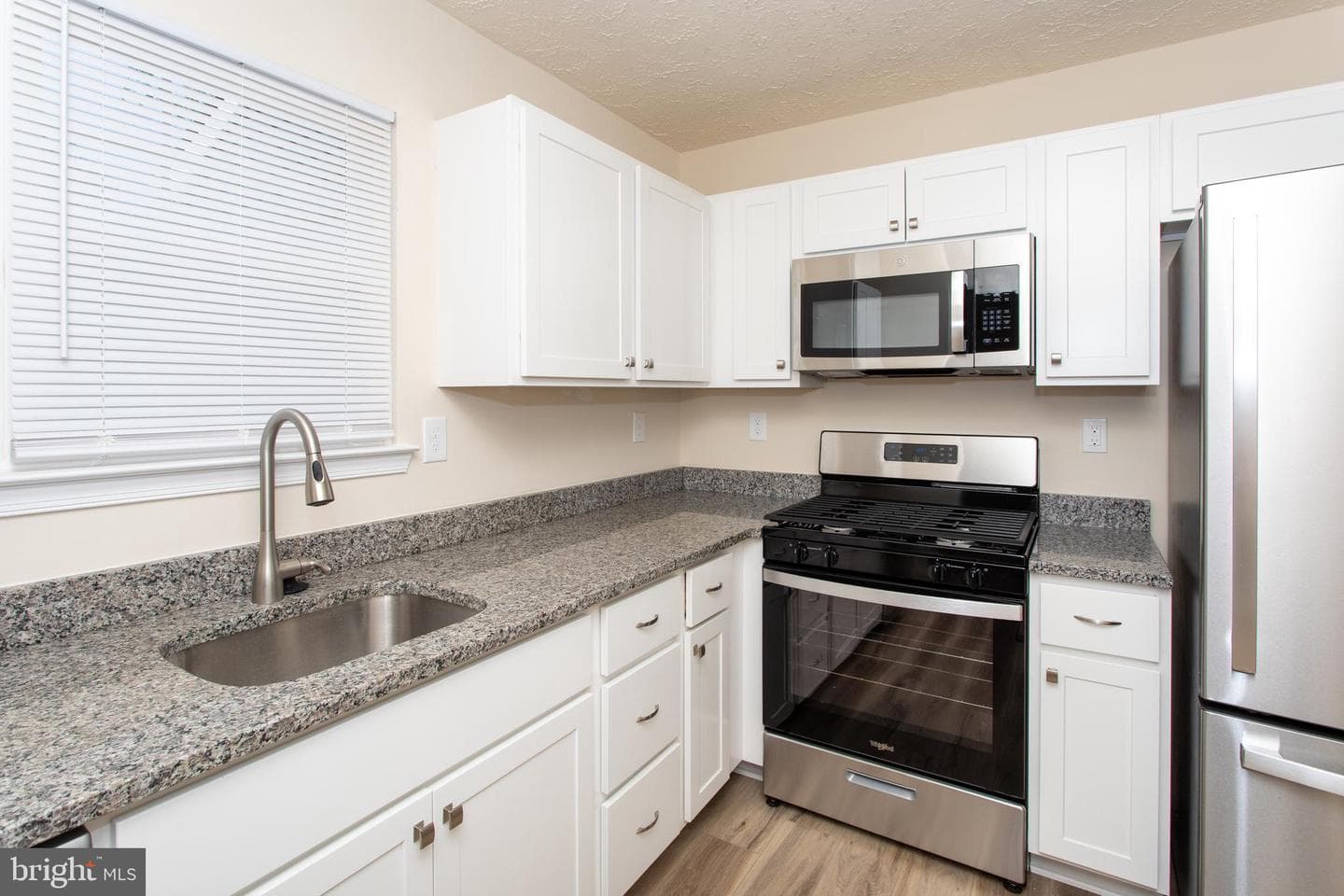 2533 Regal Place photo 11