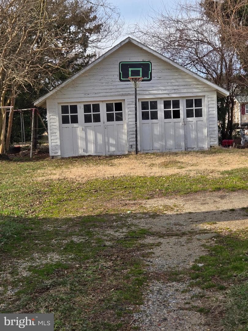126 Maple Avenue photo 4
