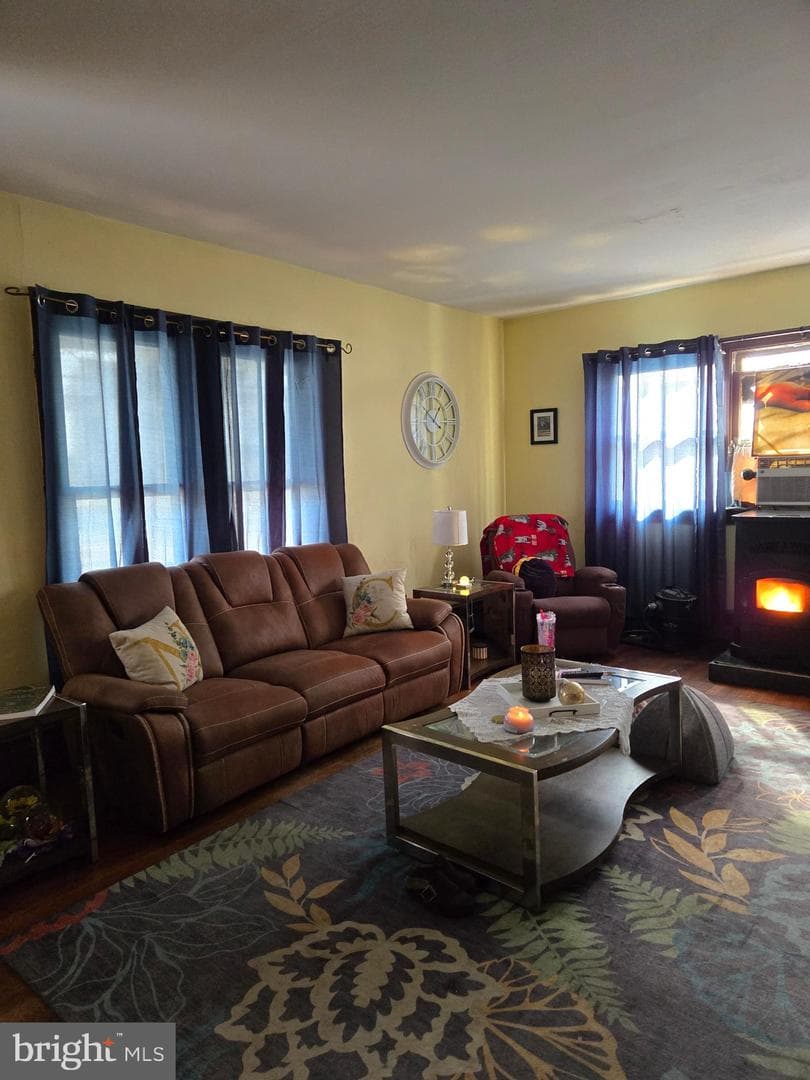 126 Maple Avenue photo 5