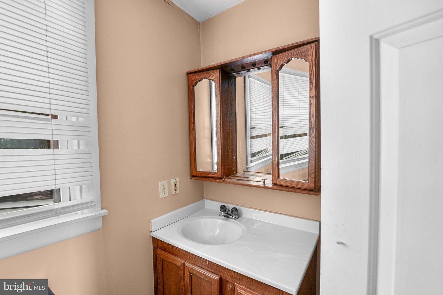156 Main Street photo 9