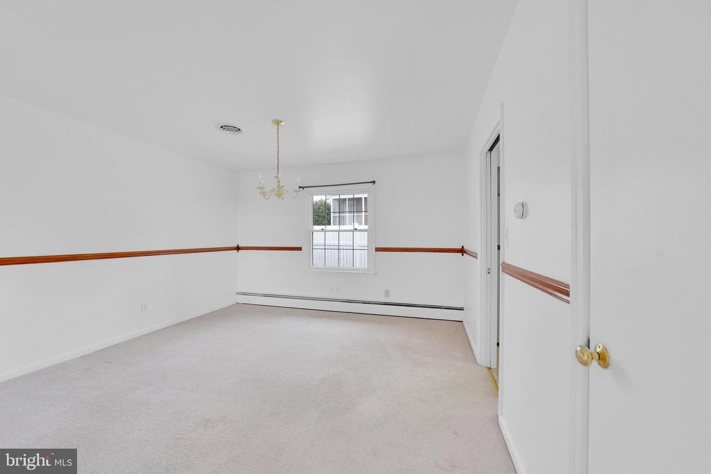 4138 Hillcrest Avenue photo 5