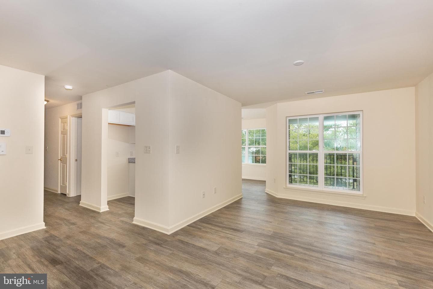 820 Wembley Drive #2b, Hampstead