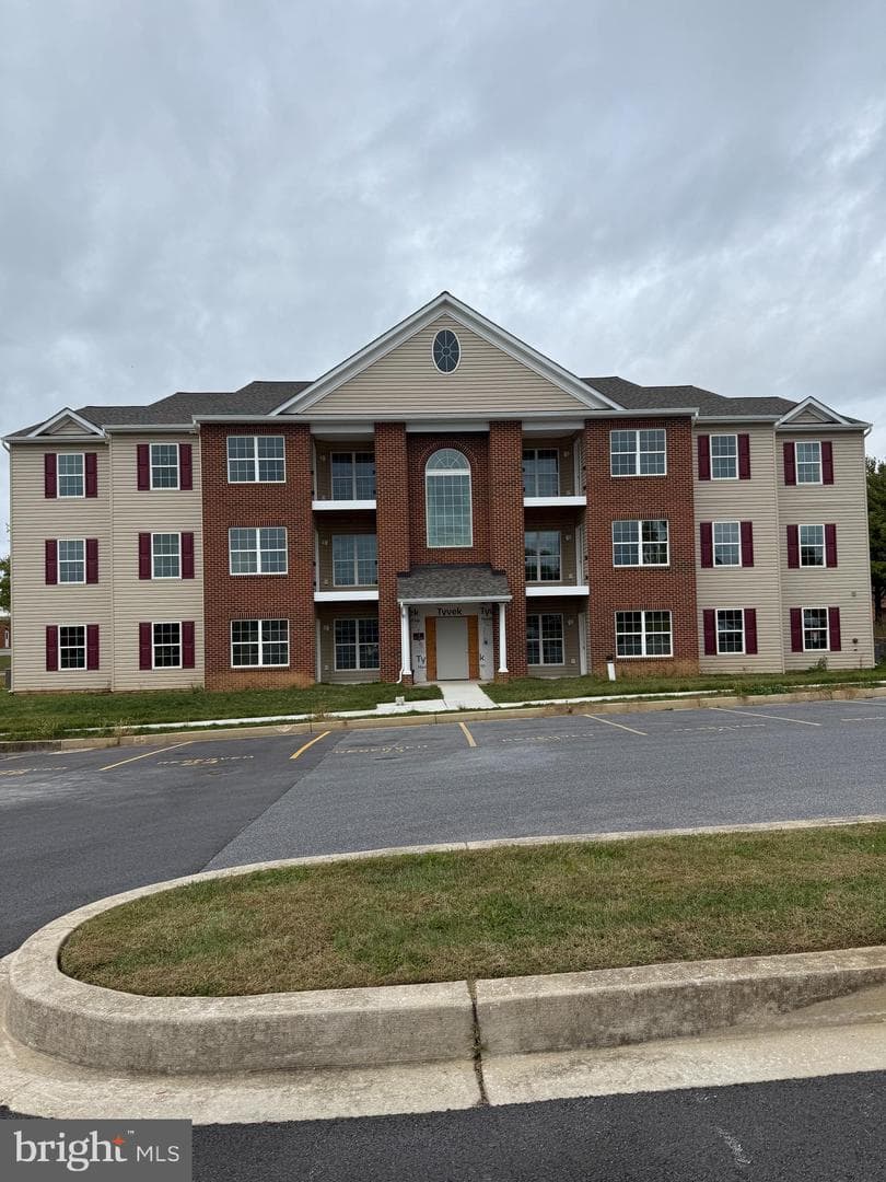 820 Wembley Drive #2c