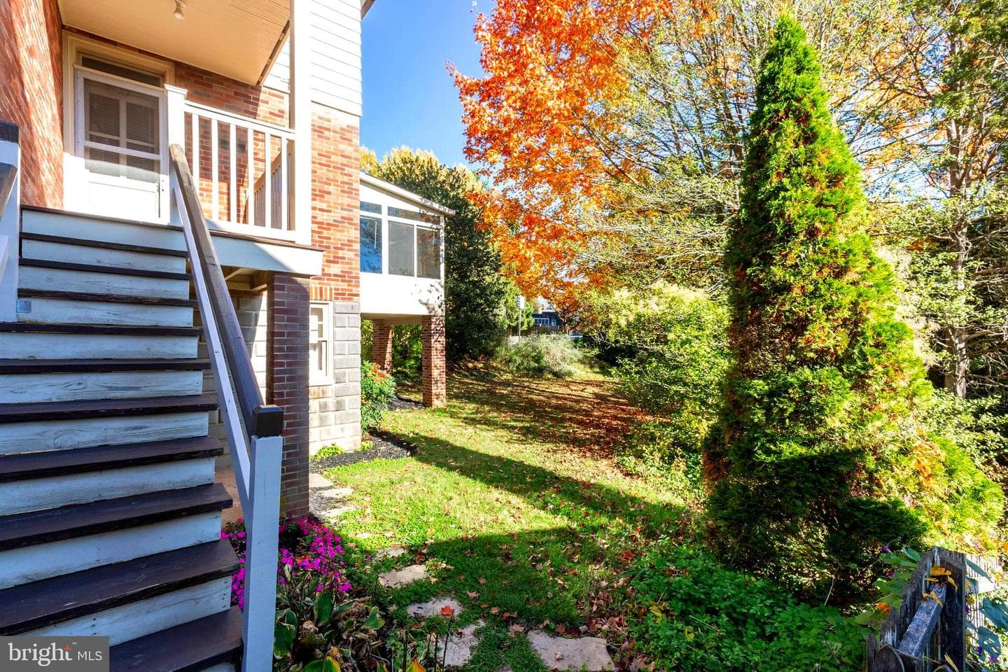 88 W Green Street photo 26