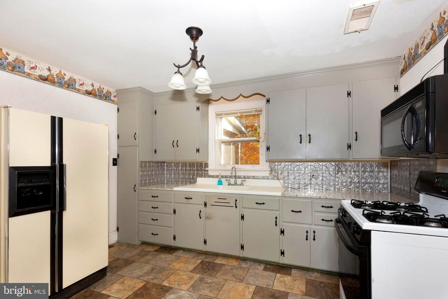 88 W Green Street photo 5