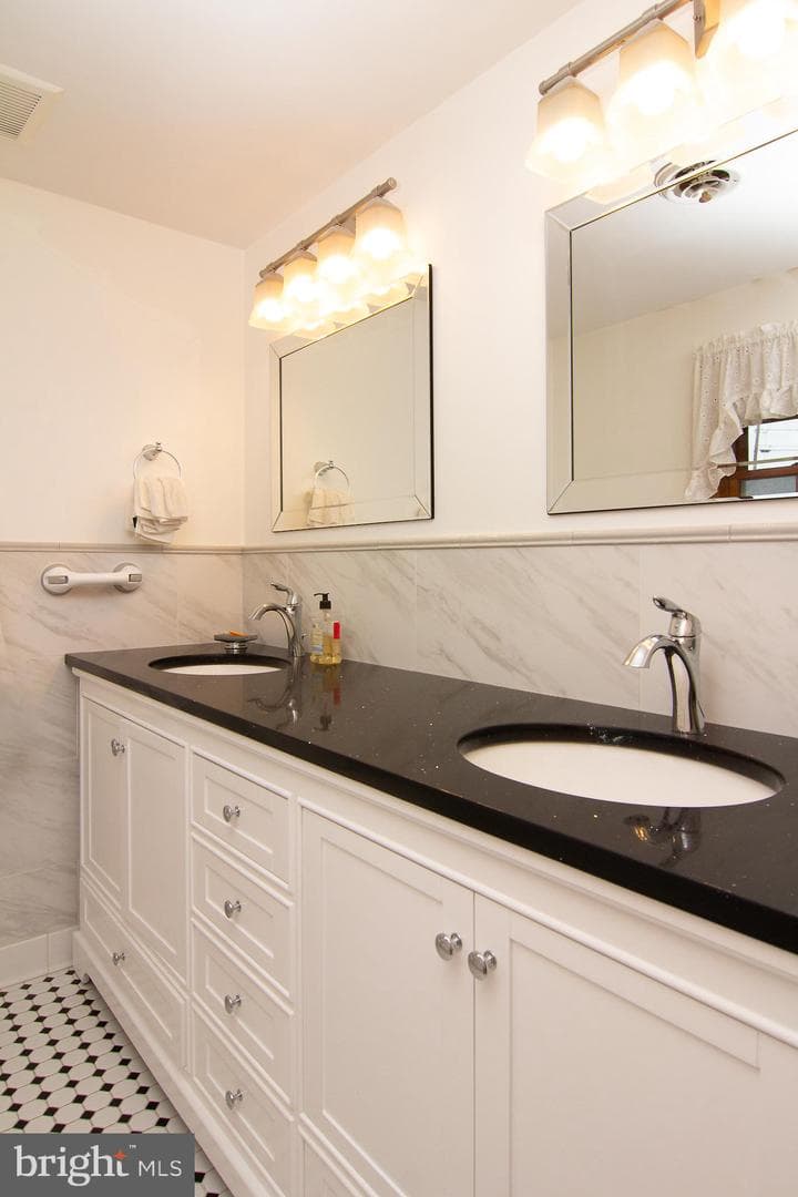 9 Sullivan Road photo 34