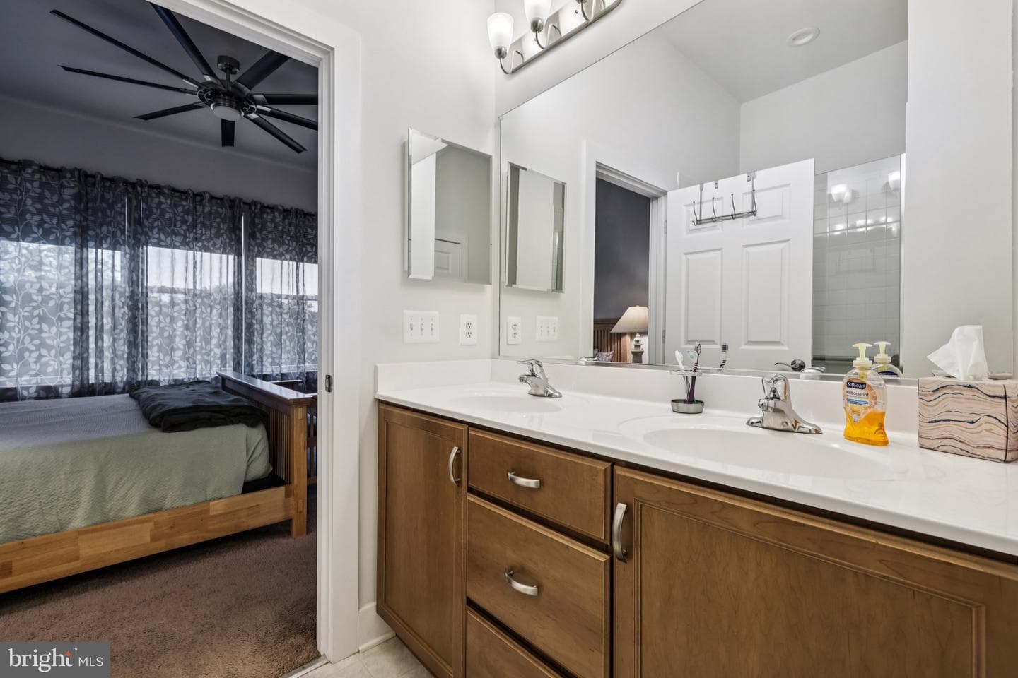 2810 Town View Circle photo 22