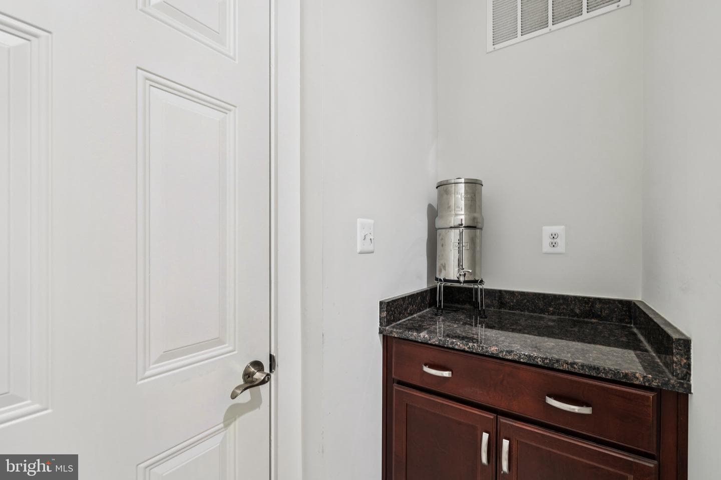 2810 Town View Circle photo 9