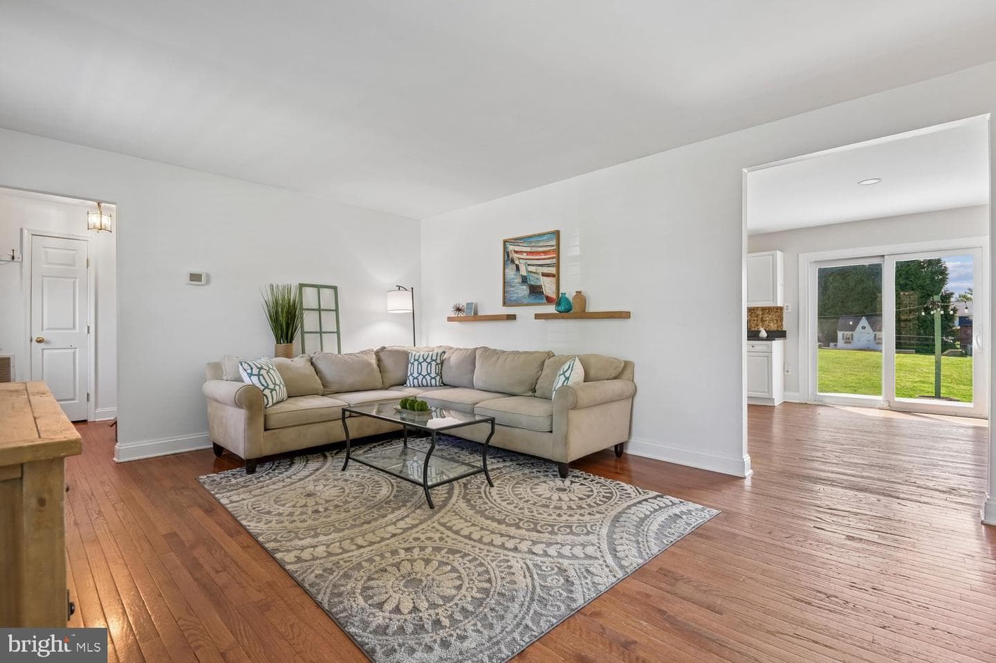 6410 Taper Court photo 8