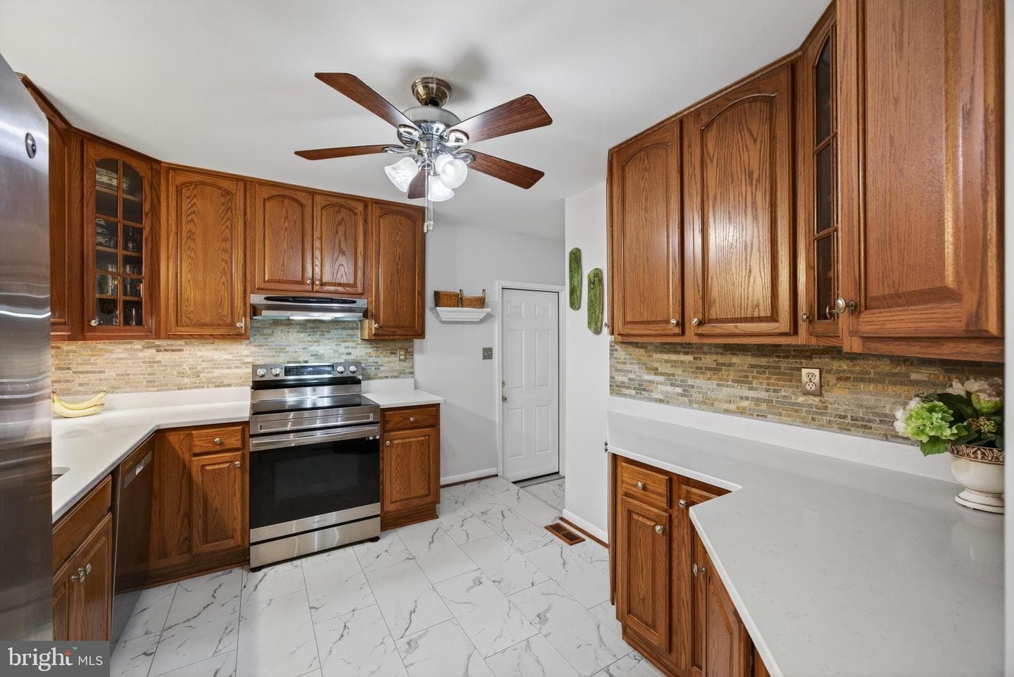 107 White Way photo 18