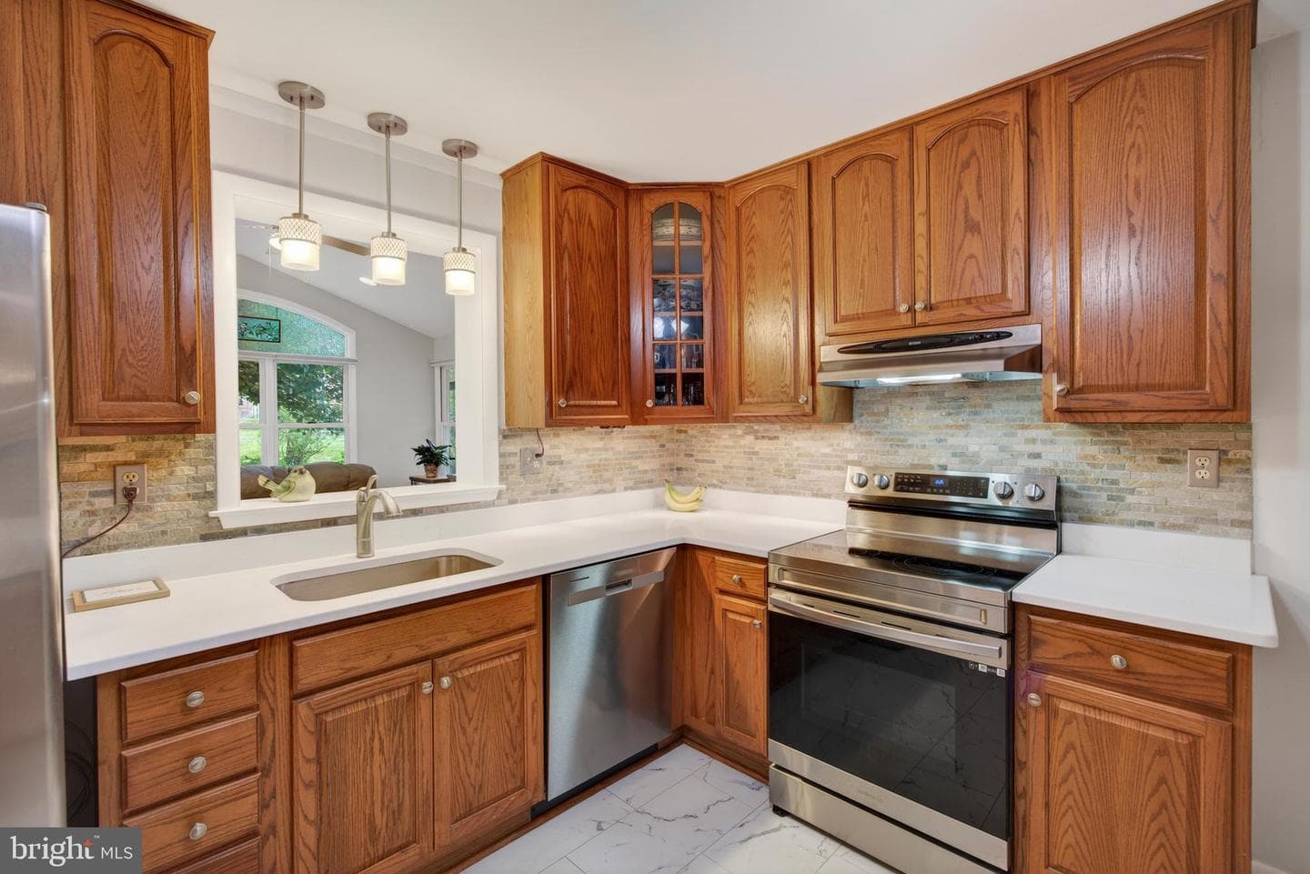 107 White Way photo 19