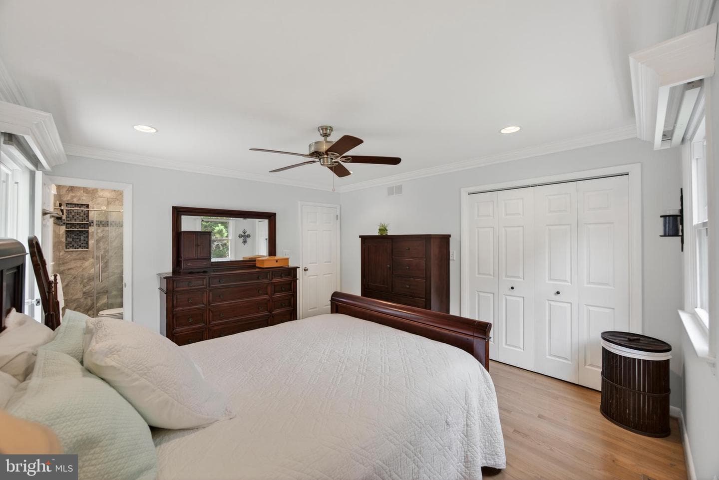 107 White Way photo 21