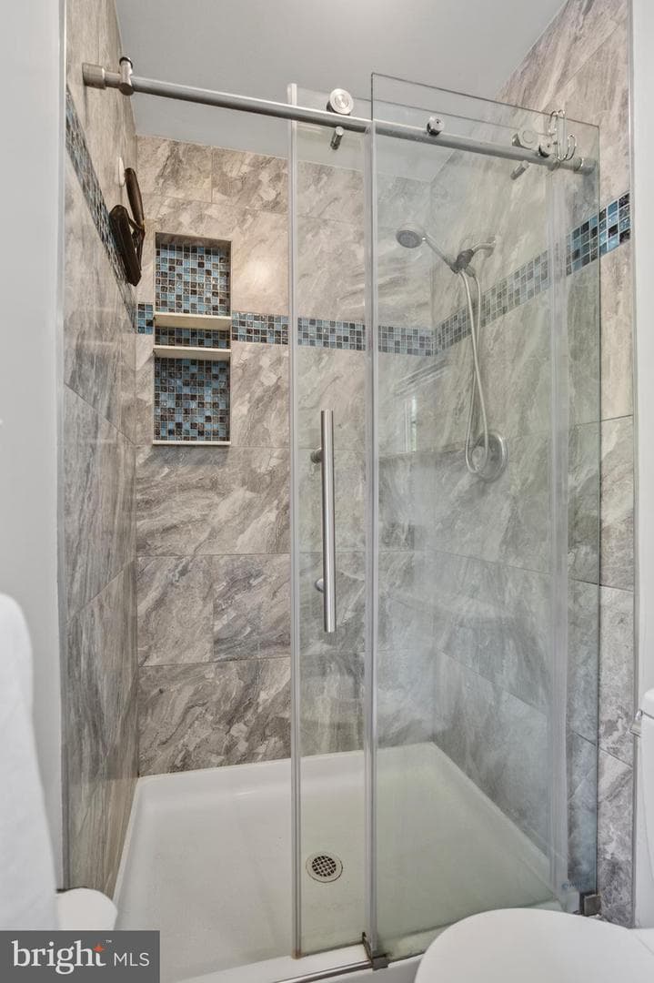 107 White Way photo 23