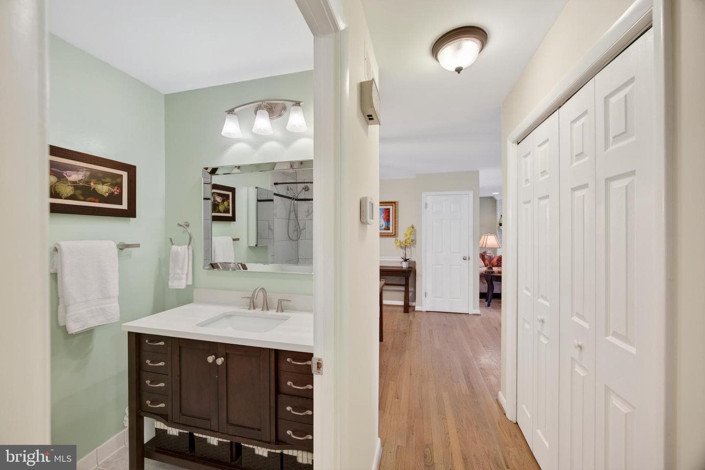 107 White Way photo 28