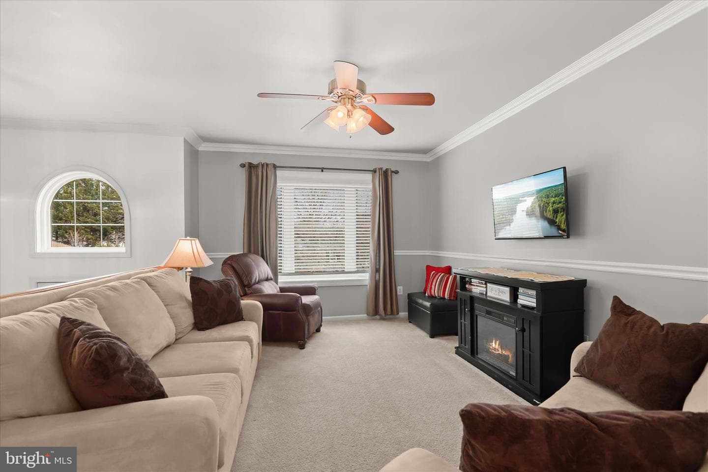 862 Elmwood Court photo 4