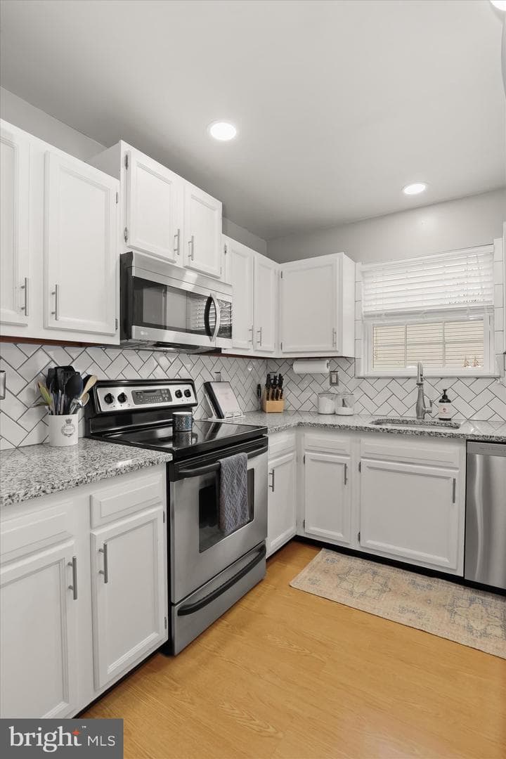 862 Elmwood Court photo 9