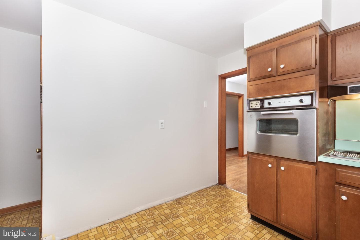 3284 Charmil Drive photo 8