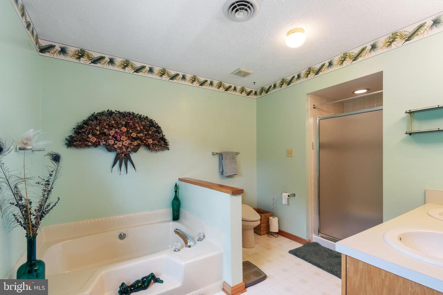2380 Moreau Dr photo 23