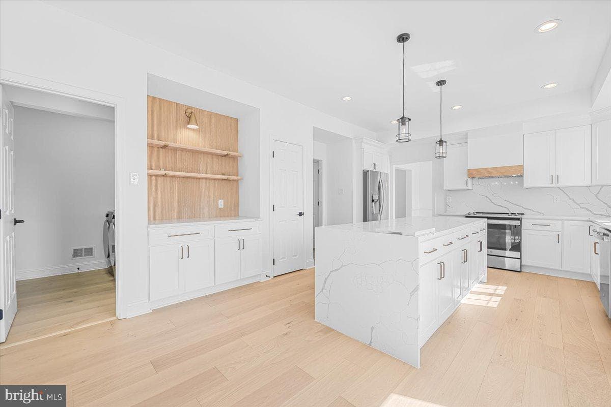 6201 Belmont photo 22
