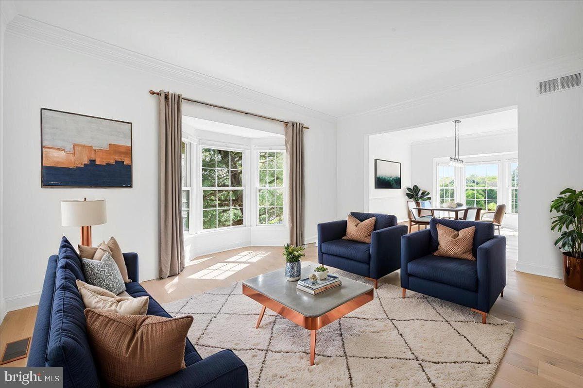 6201 Belmont photo 9
