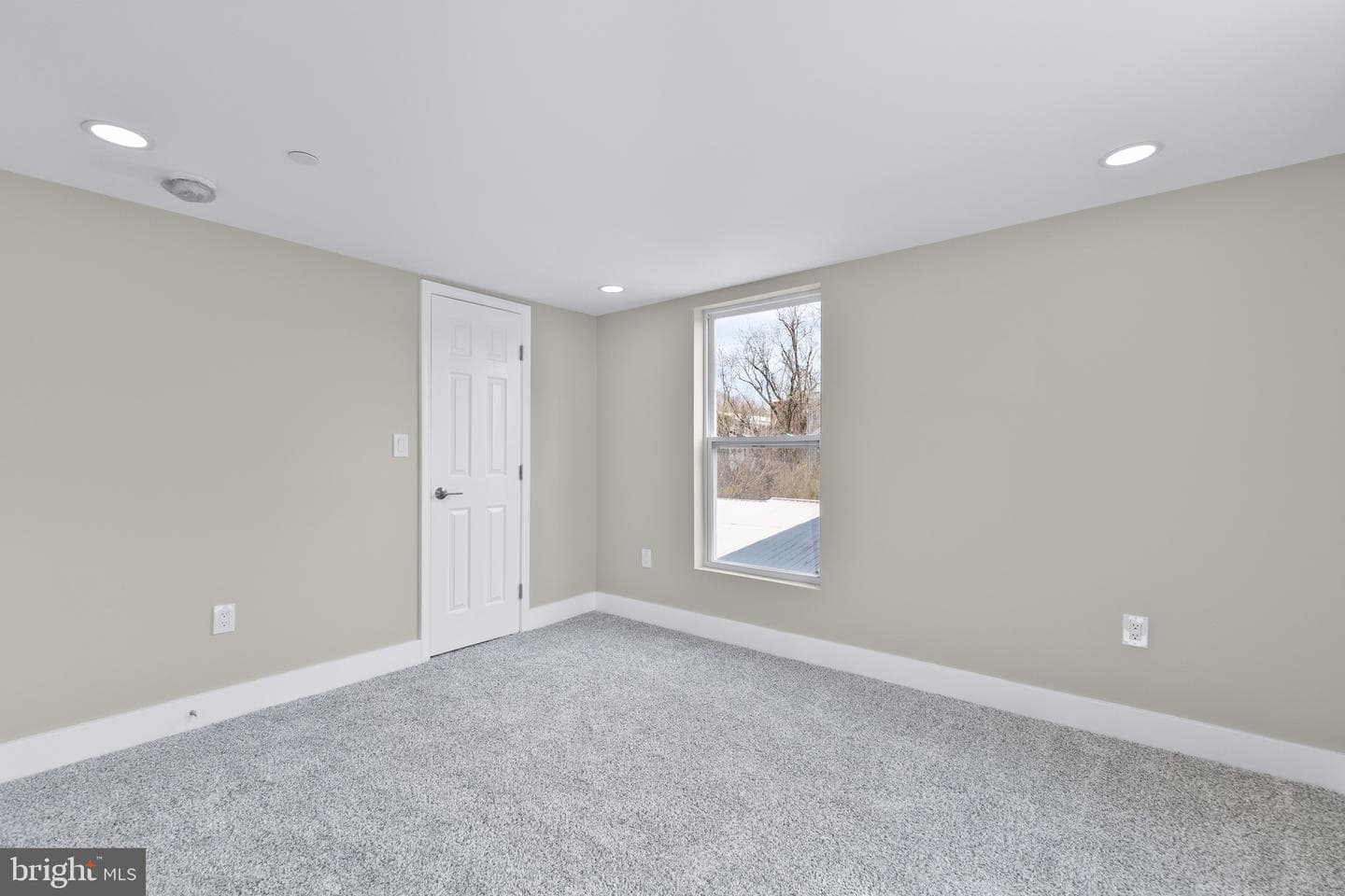 11 Baker Avenue photo 23