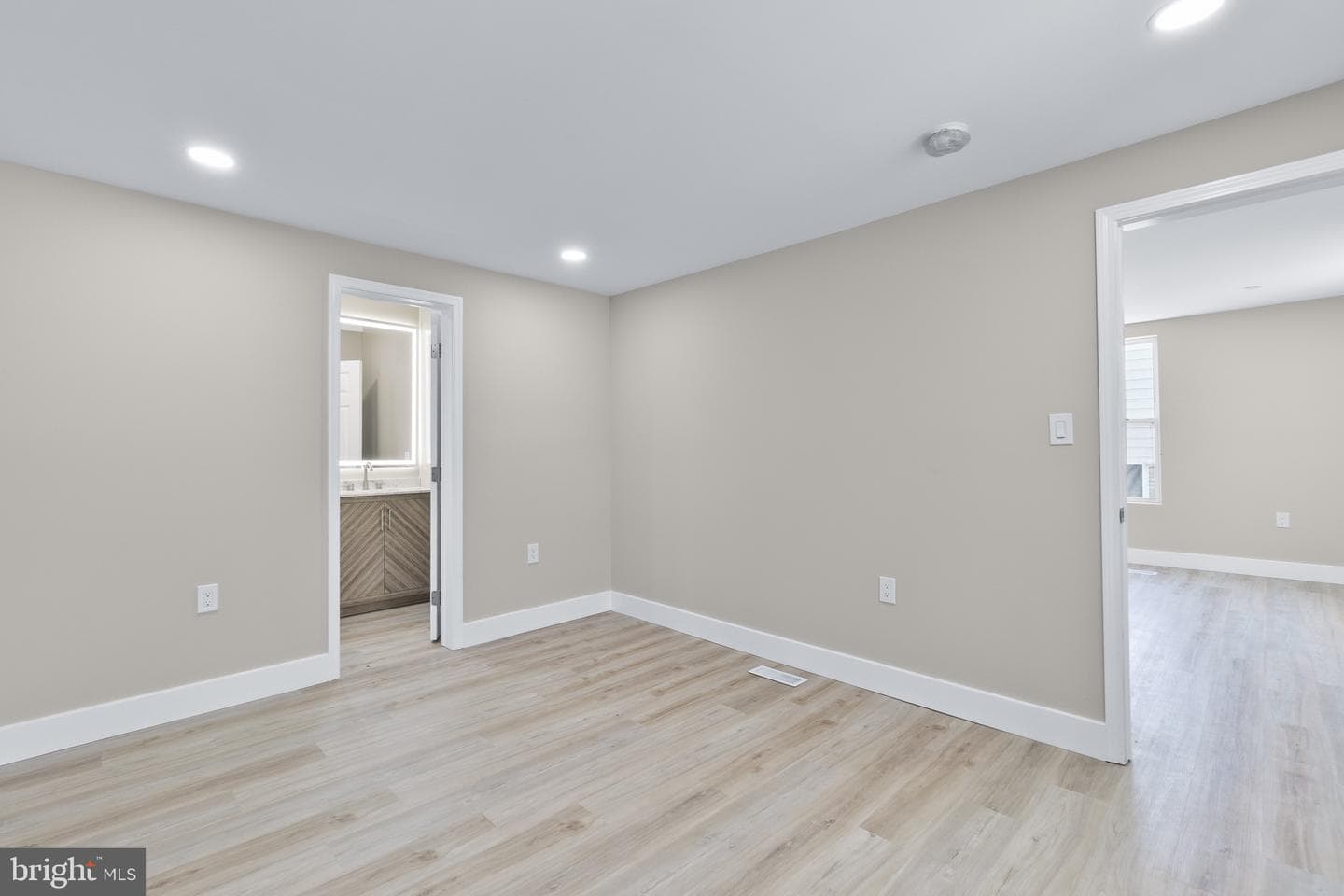 11 Baker Avenue photo 27