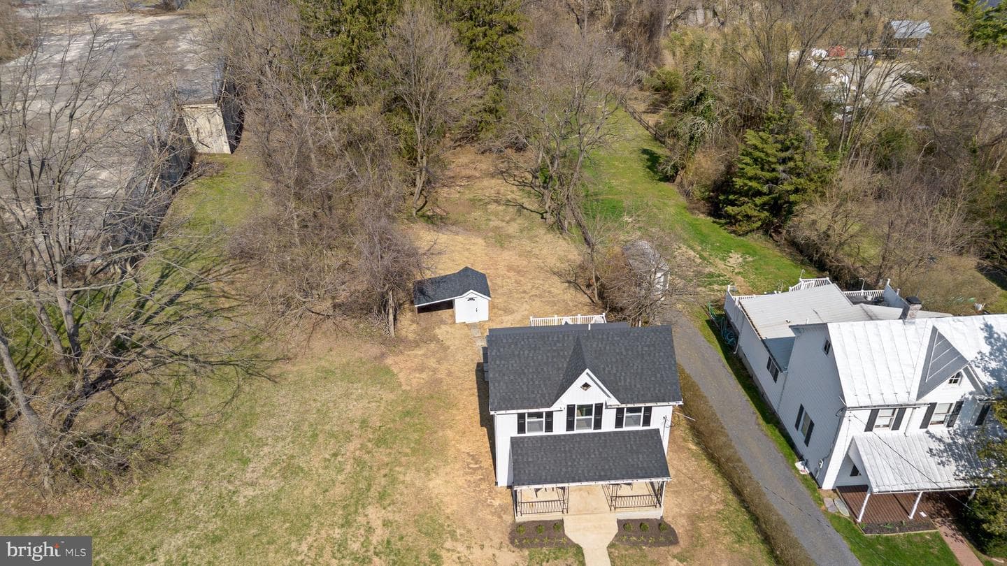 11 Baker Avenue photo 4