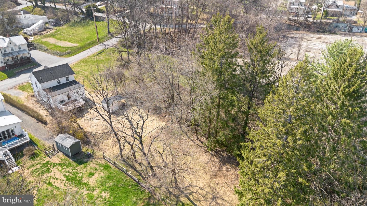 11 Baker Avenue photo 5