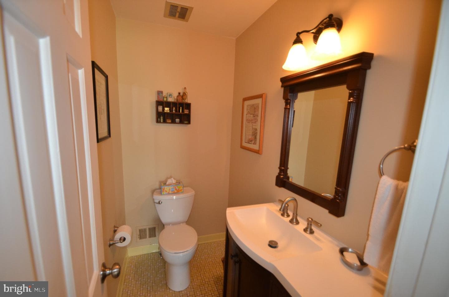 901 Lee Avenue photo 24