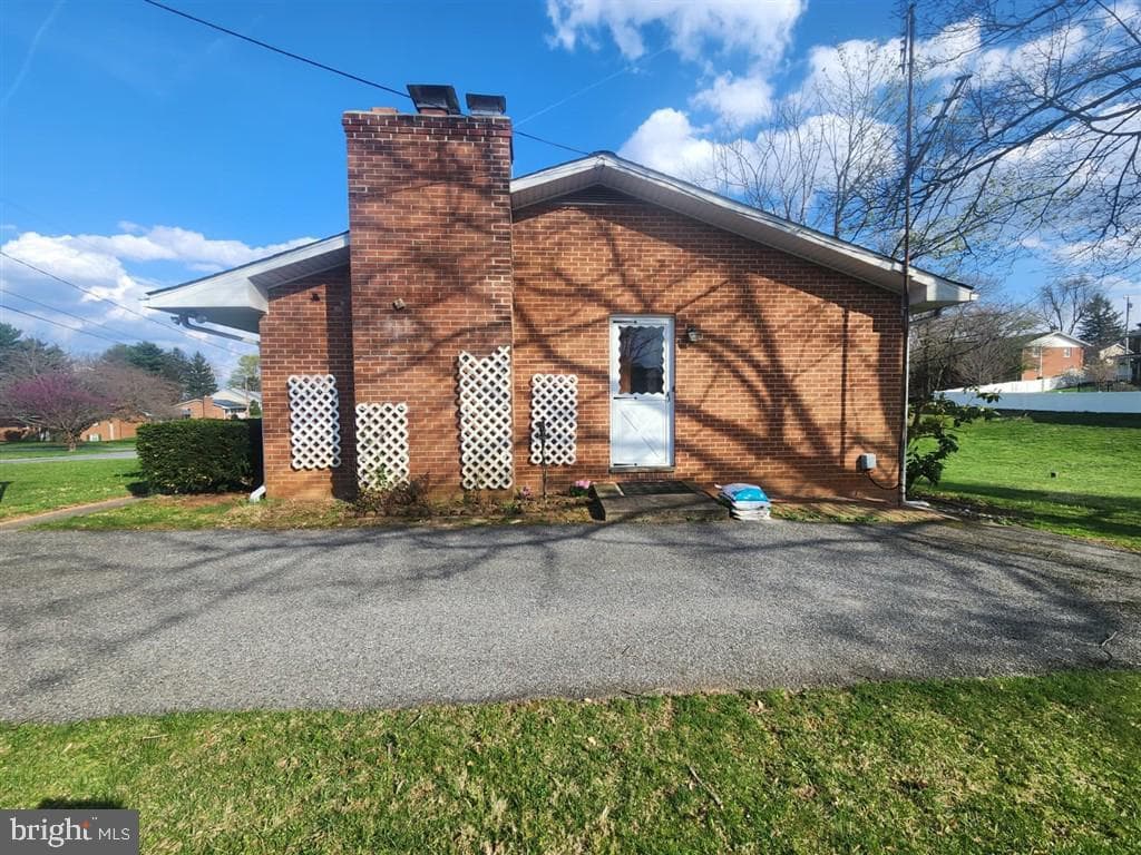 307 Barnes Avenue photo 2