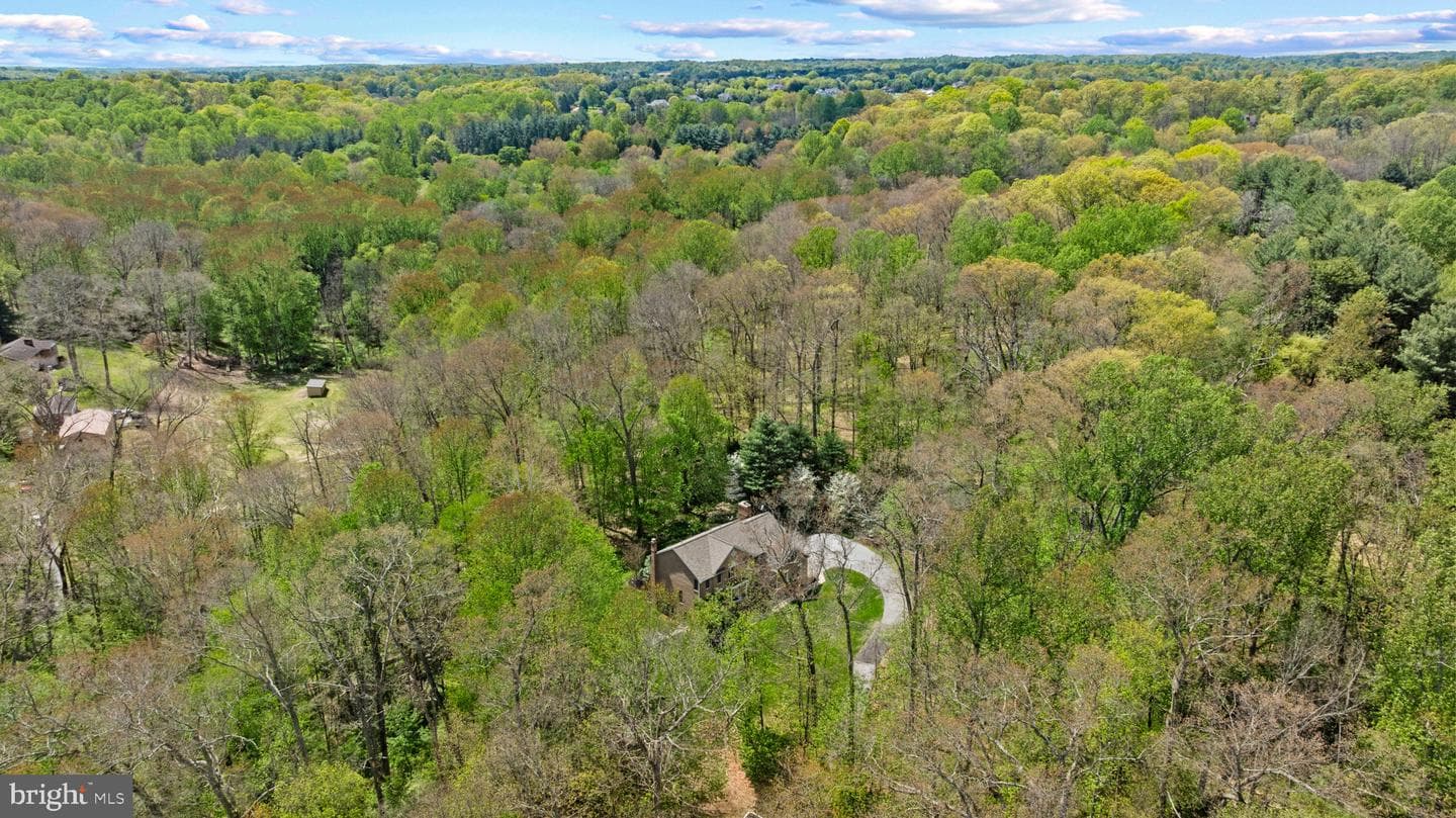 3070 Hughes Road photo 4