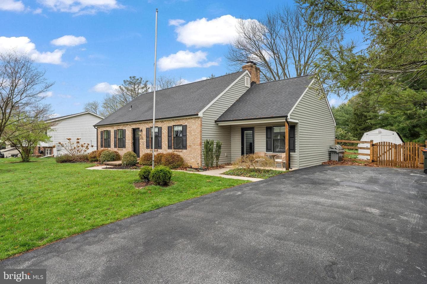 573 Marshall Drive photo 2