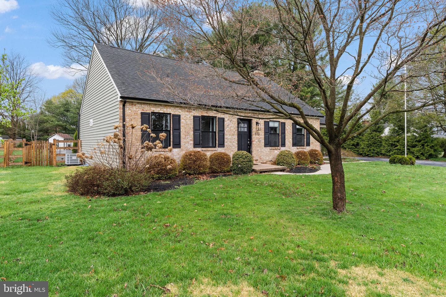 573 Marshall Drive photo 3