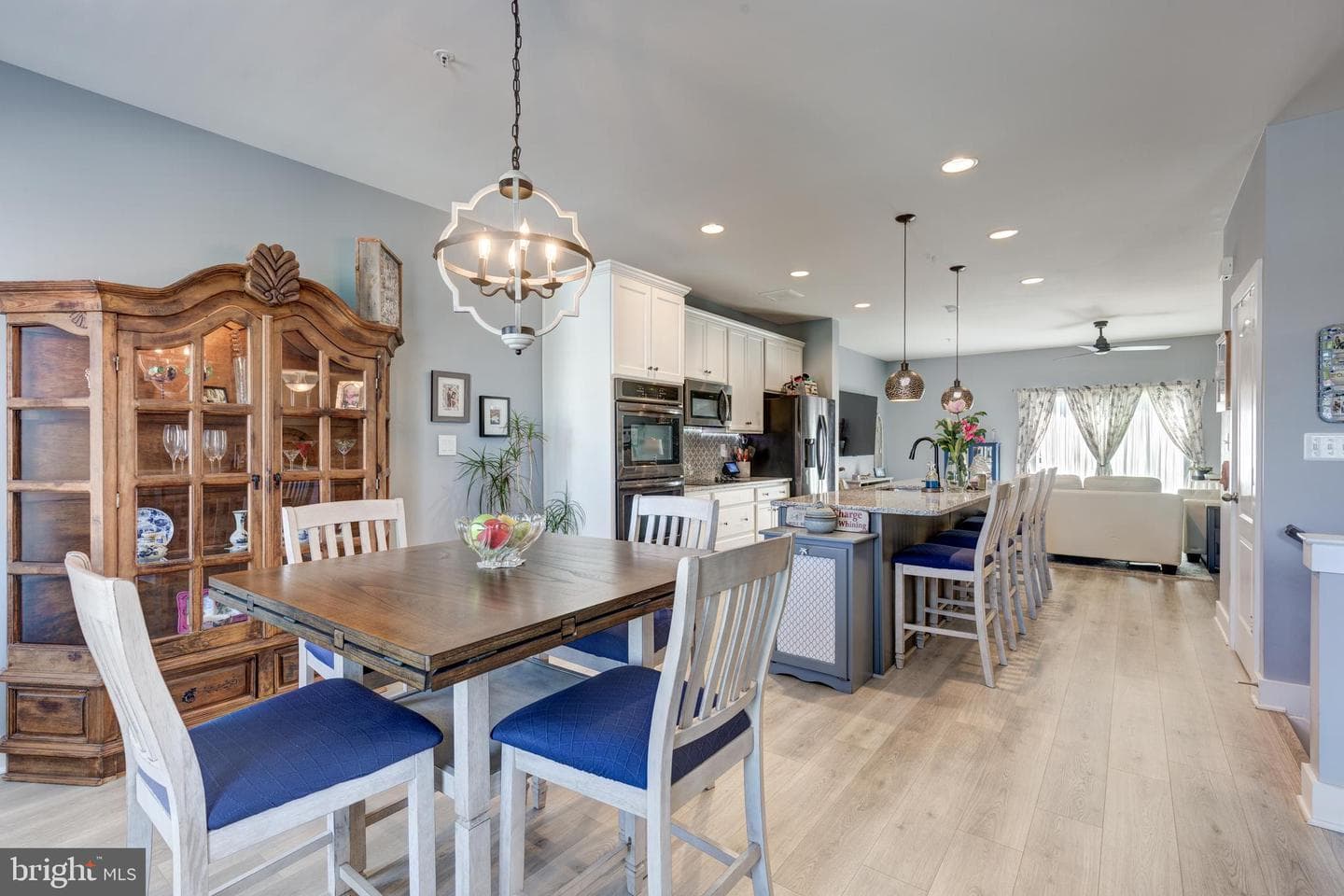 2723 Town View Circle photo 10